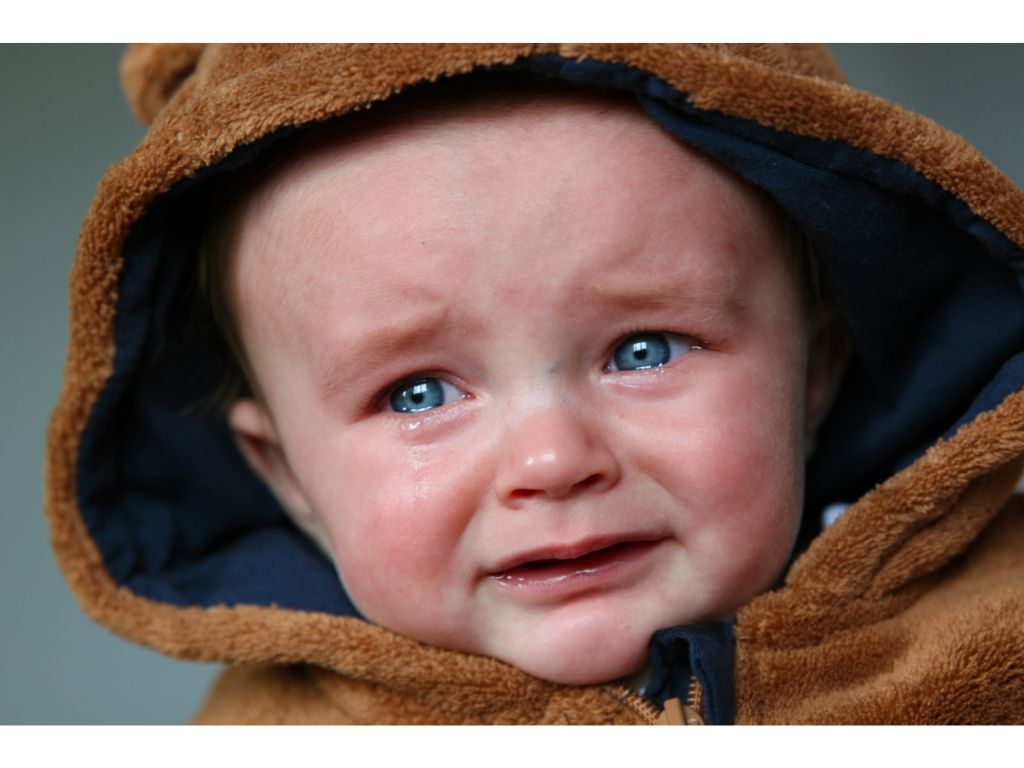 Un bébé peut déjà se retenir d'exprimer ses émotions
